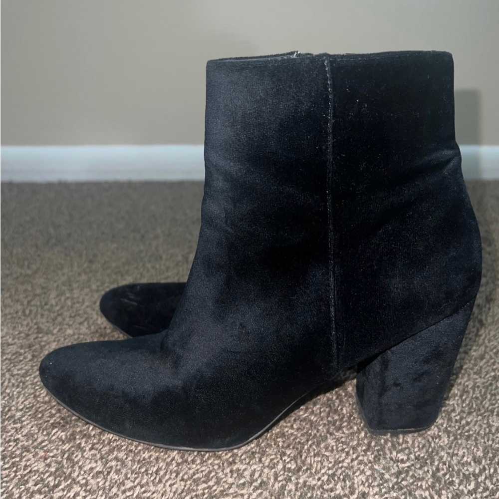 Women’s booties size 7 forever 21